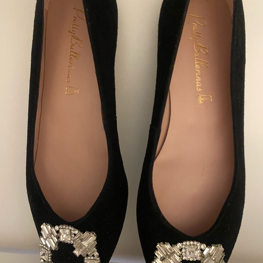 Pretty Ballerinas Black Flats with Crystal Embellishment